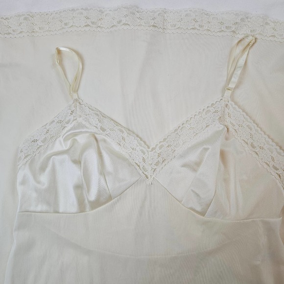 Vintage Vanity Fair Cream Off white slip, size 38 - Picture 4 of 6